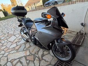 HONDA VFR 1200F ANNÉE 2010