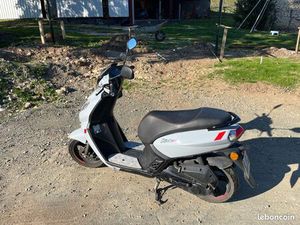 SCOOTER PEUGEOT KISBEE