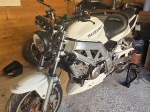 SUZUKI SV650S 2003 CONVERTIE EN NAKED – PRÊTE À ROULER, BRIDÉE A2