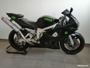 YAMAHA R6