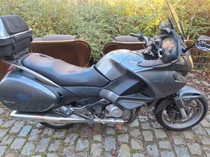 ② HONDA DEAUVILLE NT700V