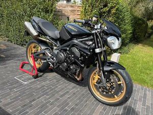 ② TRIUMPH STREET TRIPLE 675 R