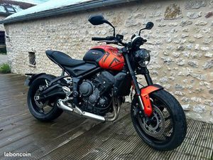 TRIUMPH TRIDENT 660 ORANGE