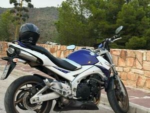 SUZUKI - GSR 600