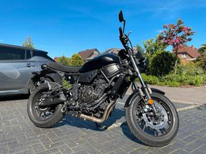 YAMAHA XSR 700 ALL BLACK