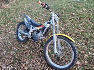 MOTO DE TRIAL BETA REV3 250 CM3 HOMOLOGUÉE