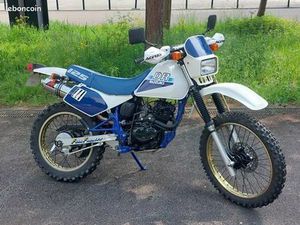 SUZUKI DR 125