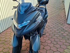 YAMAHA TRICITY 300