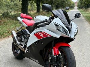 YAMAHA R6