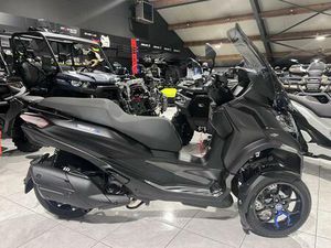 ② PIAGGIO MP3 400 SPORT