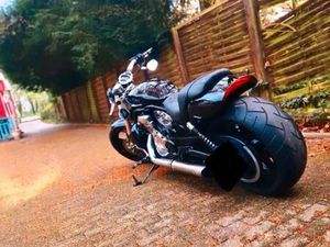 HARLEY DAVIDSON V-ROD MUSCLE MIT LED SCHEINWERFER PENZEL ANLAGE