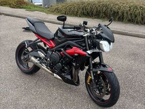 TRIUMPH STREET TRIPLE 675 R