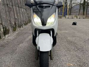 SCOOTER X-MAX 125