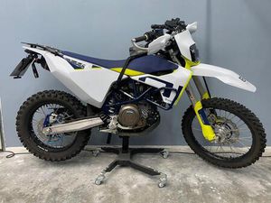HUSQVARNA 701 ENDURO MY22 / SUMO EINTRAGUNG