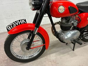CLASSIC MOTORCYCLE. 1961 BSA B40