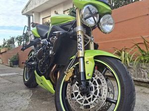 TRIUMPH STREET TRIPLE 675 ÁGUAS SANTAS