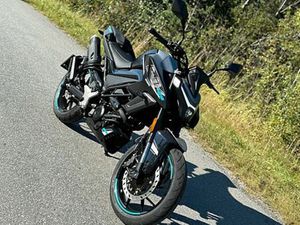 CFMOTO 125NK - STREETFIGHTER - 5 TFT SKJERM - VINTERKUPP VISNINGSYKKEL