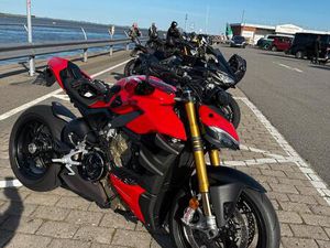 DUCATI STREETFIGHTER V4S