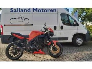 TRIUMPH SPEED TRIPLE 1050 ORANJE