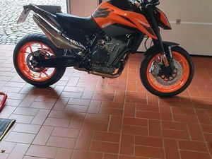 KTM DUKE 790