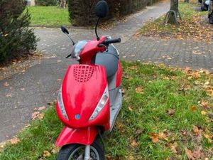 PIAGGIO ZIP 50 CCM 4T BAUJAHR 2012 BASTLERFAHRZEUG