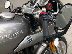 TRIUMPH THRUXTON