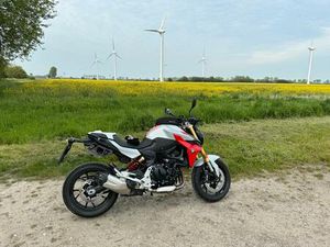 BMW F900R | NUR 1693KM | ALLE PAKETE - WIE NEU