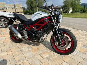 SUSUKI SV650 NEUWERTIG !!!