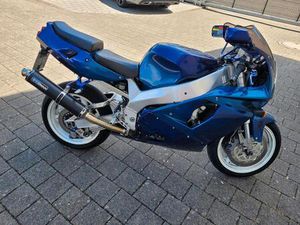 YAMAHA YZF 750 R