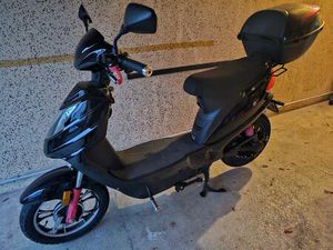 E-ROLLER 45 KM/H, NEUWERTIG, GARANTIE! ERST 455 KM,LI-ACCU; 3 PS