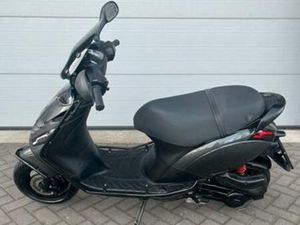 PIAGGIO ZIP 4 TAKT 3V 50CC 2018 BROM SP LINE FULL OPTION — SCOOTERS | PIAGGIO — MARKTPLAATS