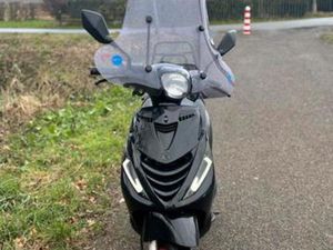 PIAGGIO ZIP 4T 2019 IGET 50CC ZWART - 1E EIGENAAR — SCOOTERS | PIAGGIO — MARKTPLAATS