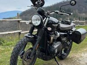 TRIUMPH STREET SCRAMBLER 900