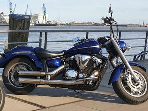 YAMAHA XVS1300 MIDNIGHT STAR