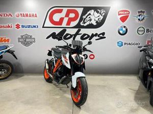 KTM 1290 SUPER DUKE R AKRAPOVIC COMPLETO