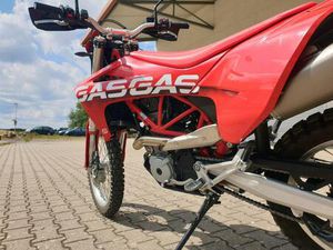 GASGAS ES 700 / ENDURO / 74PS / 1000KM / NEUWERTIG / 1.HAND
