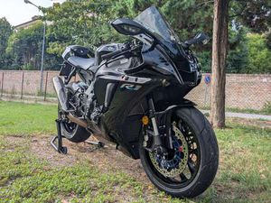YAMAHA YZF-R1 NERO