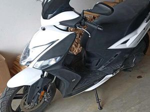 ROLLER KYMCO MOTORRAD MOPED