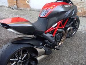 VEND MOTO DUCATI 1200 DIAVEL RED CARBON