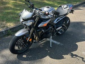 STREET TRIPLE 765 RS