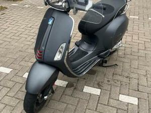 VESPA SPRINT GRIJS 50CC - 2017 - 9500KM — SCOOTERS | VESPA — MARKTPLAATS