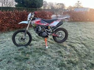 HUSQVARNA 570 TE/SM - SUPERMOTO VELGEN — MOTOREN | HUSQVARNA — MARKTPLAATS