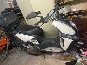 SCOOTEUR PEUGEOT