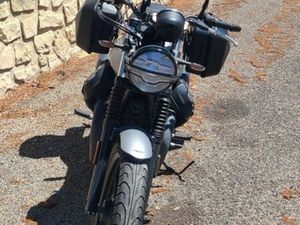 MOTO GUZZI V7 STONE IV (4) – 2023 – 12 500 KM + VALISES SW-MOTECH + CHARGEUR USB-C