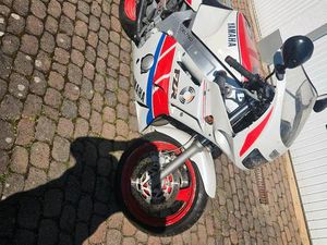 YAMAHA FZR 600 3HE