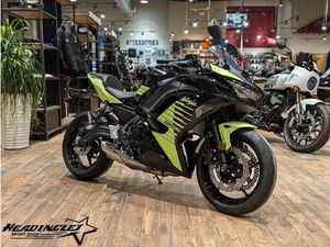 2026 KAWASAKI NINJA 650 // METALLIC YELLOWISH GREEN/METALLIC SPA