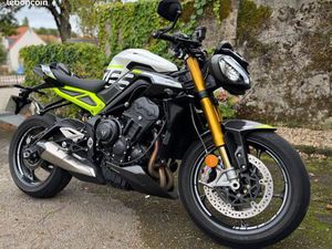TRIUMPH STREET TRIPLE MOTO2 2023 – 3 700 KM – ÉTAT IRRÉPROCHABLE