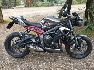 TRIUMPH STREET TRIPLE 765 RS CARBON CANTON SCHAFFHOUSE -