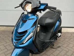 PIAGGIO ZIP 4 TAKT 50CC METALLIC BLUE 1250 KM NIEUWSTAAT — SCOOTERS | PIAGGIO — MARKTPLAATS