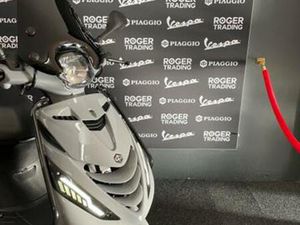 PIAGGIO ZIP 50 BROM 4T 3V NARDO GREY 2024 - 1068KM NIEUW!! — SCOOTERS | PIAGGIO — MARKTPLAATS
